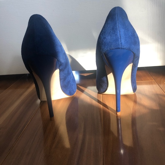 Heels - Picture 3 of 3